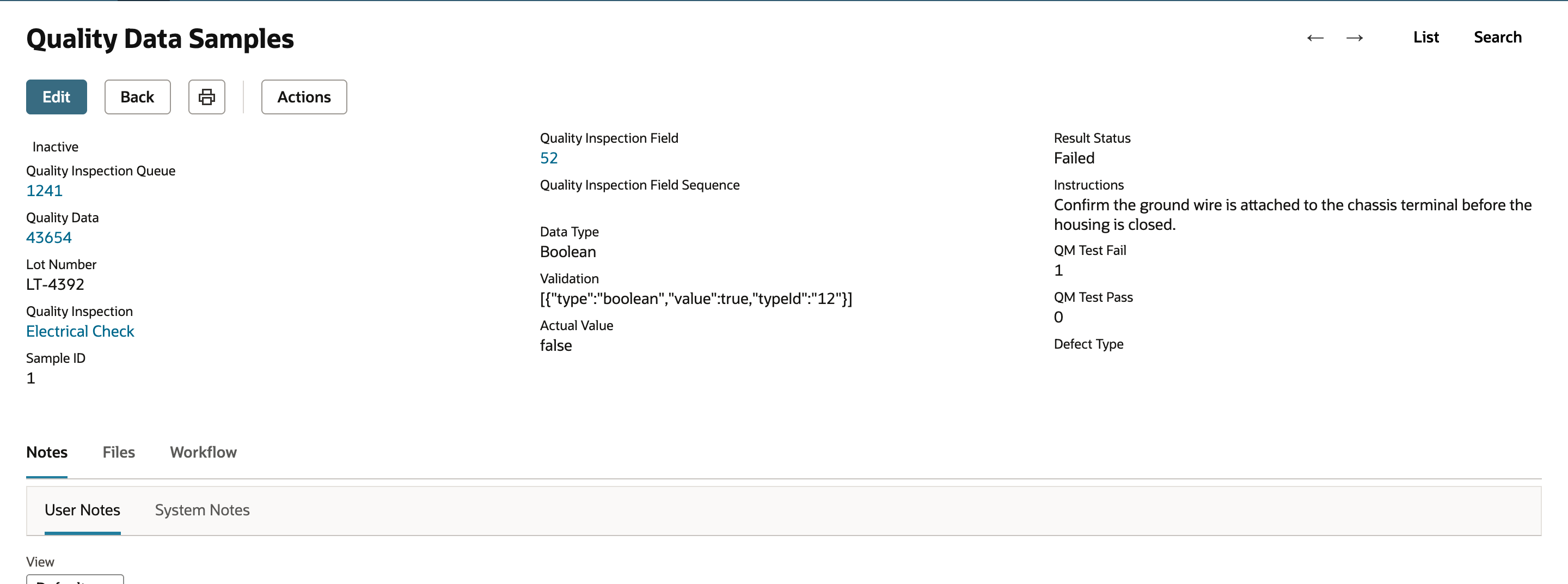 Quality Data Samples record with Result Status Failed, Actual Value false, a Validation that expects true, QM Test Fail 1 and the field instructions.